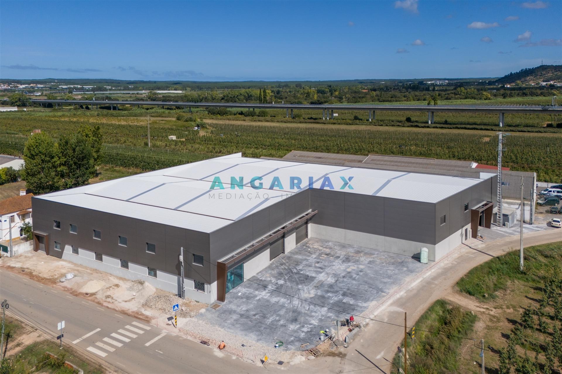 ANG1471 - Pavilhão para Venda em Alcobaça