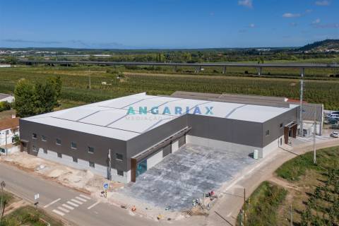 ANG1471 - Pavilhão para Venda em Alcobaça