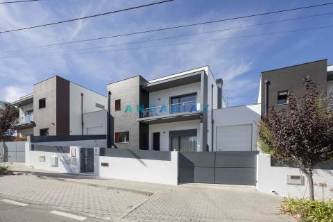 ANG1473 - Moradia T4 para Venda em Picheleiro, Leiria