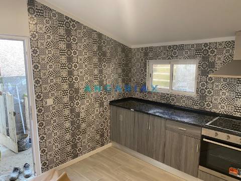 ANG1479 - Andar de Moradia T3 para Arrendamento Mira de Aire, Porto de Mós