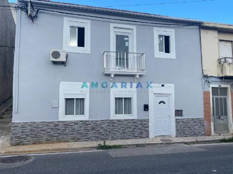 ANG1479 - Andar de Moradia T3 para Arrendamento Mira de Aire, Porto de Mós