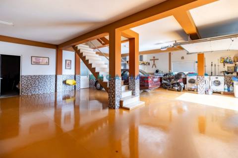 ANG1488 - Moradia T8 para Venda em Milagres