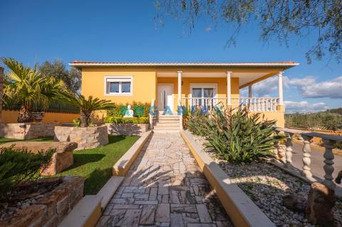 ANG1488 - Moradia T8 para Venda em Milagres