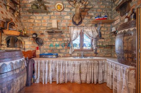 ANG1488 - Moradia T8 para Venda em Milagres