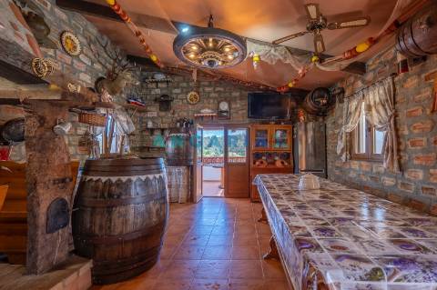 ANG1488 - Moradia T8 para Venda em Milagres