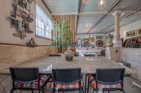 ANG1488 - Moradia T8 para Venda em Milagres