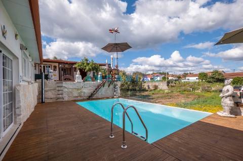 ANG1488 - Moradia T8 para Venda em Milagres