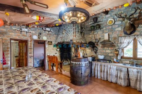 ANG1488 - Moradia T8 para Venda em Milagres