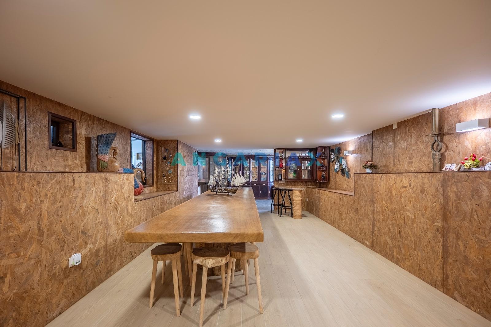 ANG1488 - Moradia T8 para Venda em Milagres