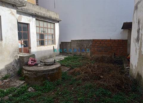 ANG1491 - Moradia T3 para Venda em Santa Catarina, Caldas da Rainha