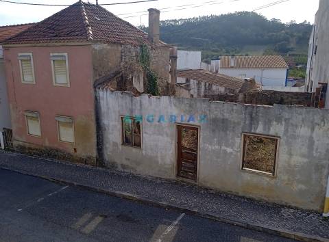 ANG1491 - Moradia T3 para Venda em Santa Catarina, Caldas da Rainha