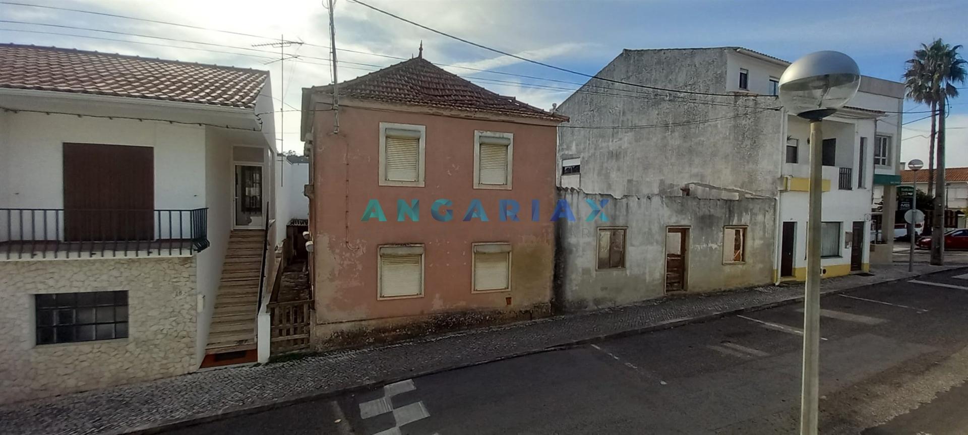 ANG1491 - Moradia T3 para Venda em Santa Catarina, Caldas da Rainha