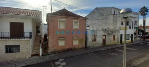 ANG1491 - Moradia T3 para Venda em Santa Catarina, Caldas da Rainha