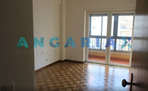 ANG1492 - Apartamento T2 para Arrendamento em Leiria
