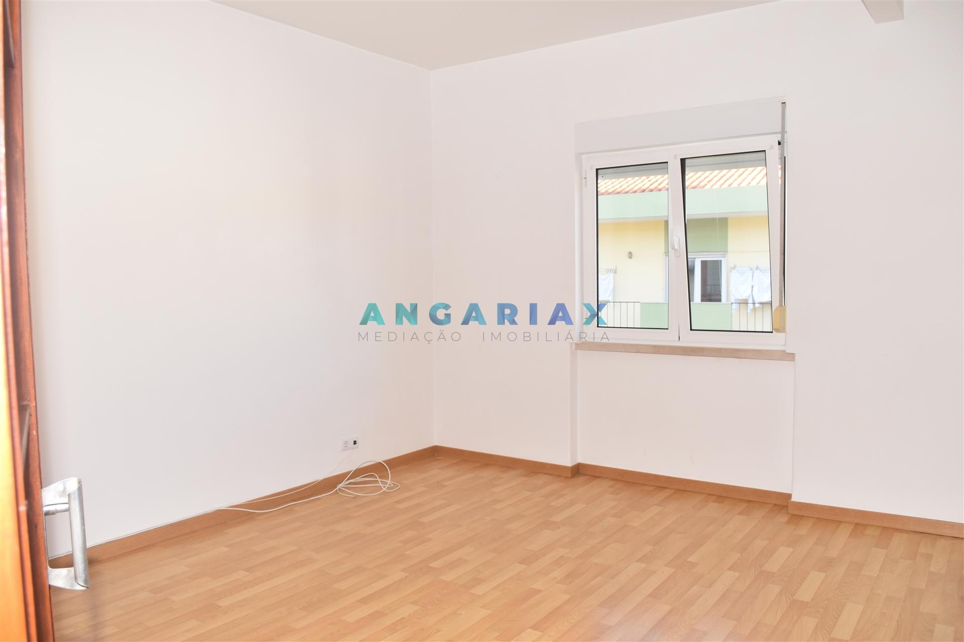 ANG1512 - Apartamento T3 para Arrendamento em Leiria