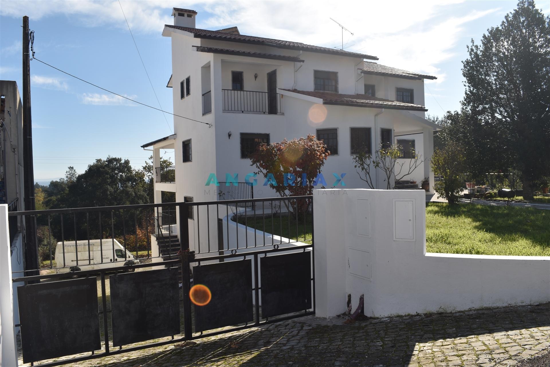 ANG1520 - Moradia T8 para Venda em Figueiró dos Vinhos