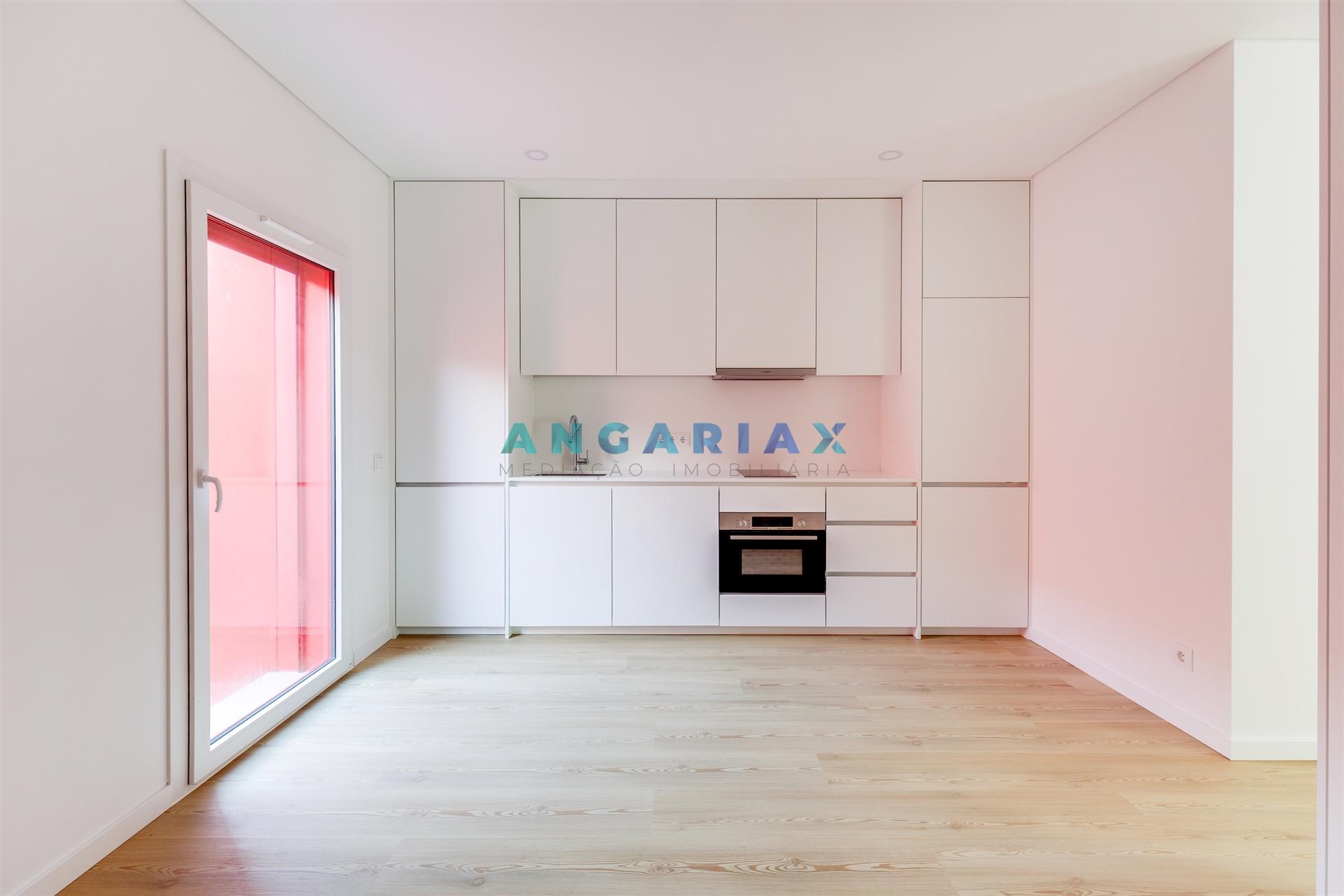 ANG1524 - Apartamento T0 para Arrendamento em Leiria