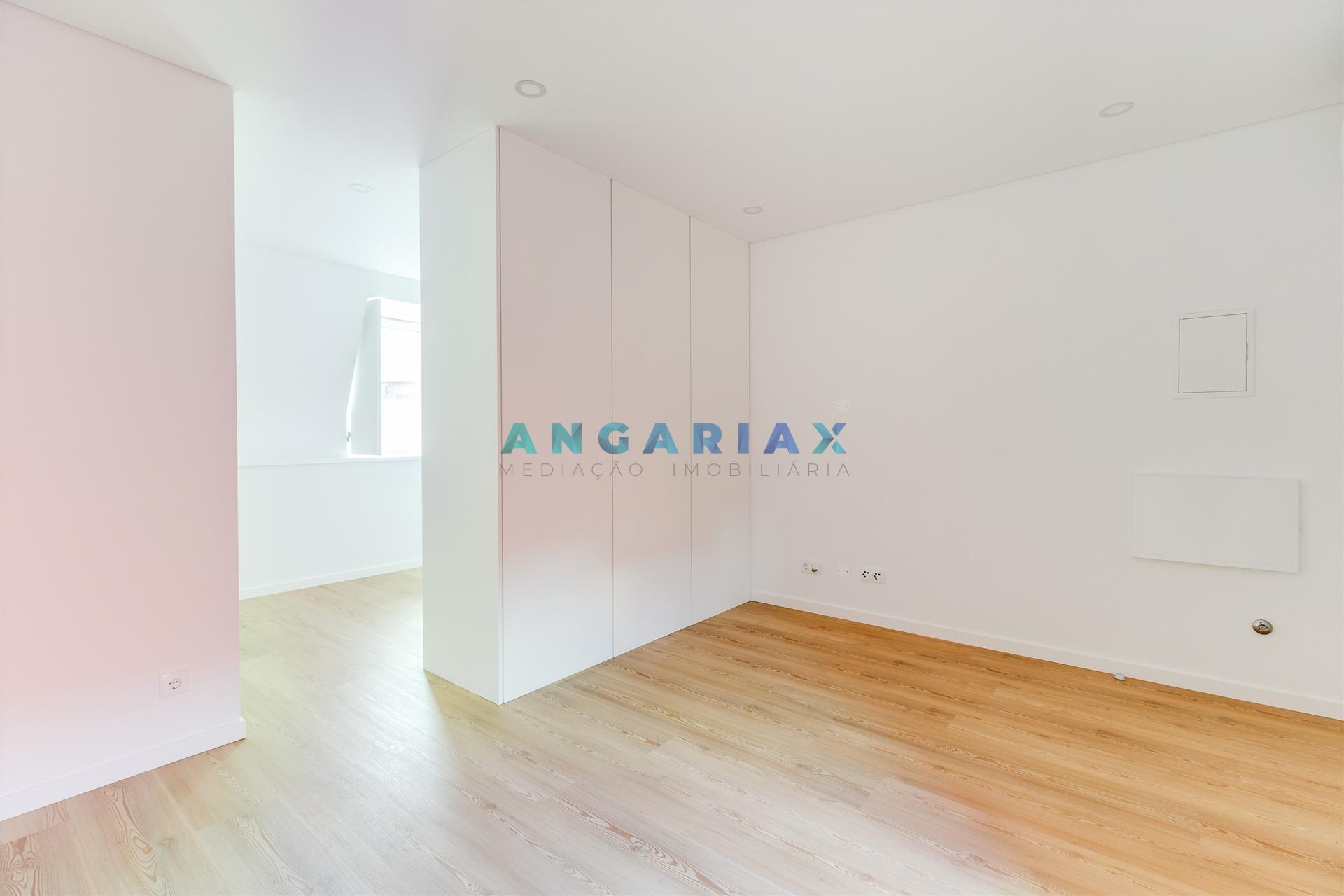 ANG1524 - Apartamento T0 para Arrendamento em Leiria
