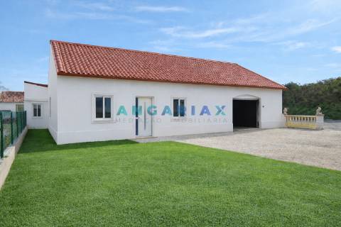 ANG1533 - Moradia T4 para Venda em Batalha