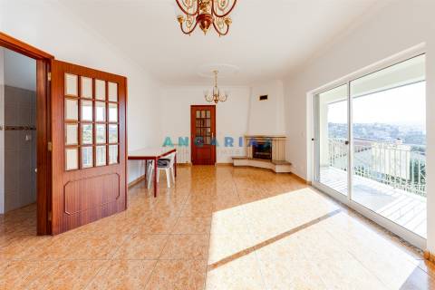 ANG1541 - Moradia T3 para Venda em Batalha