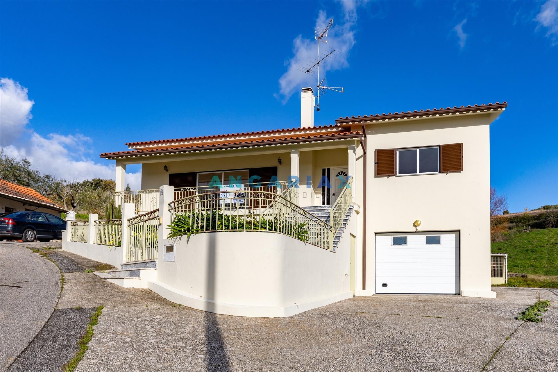 ANG1541 - Moradia T3 para Venda em Batalha