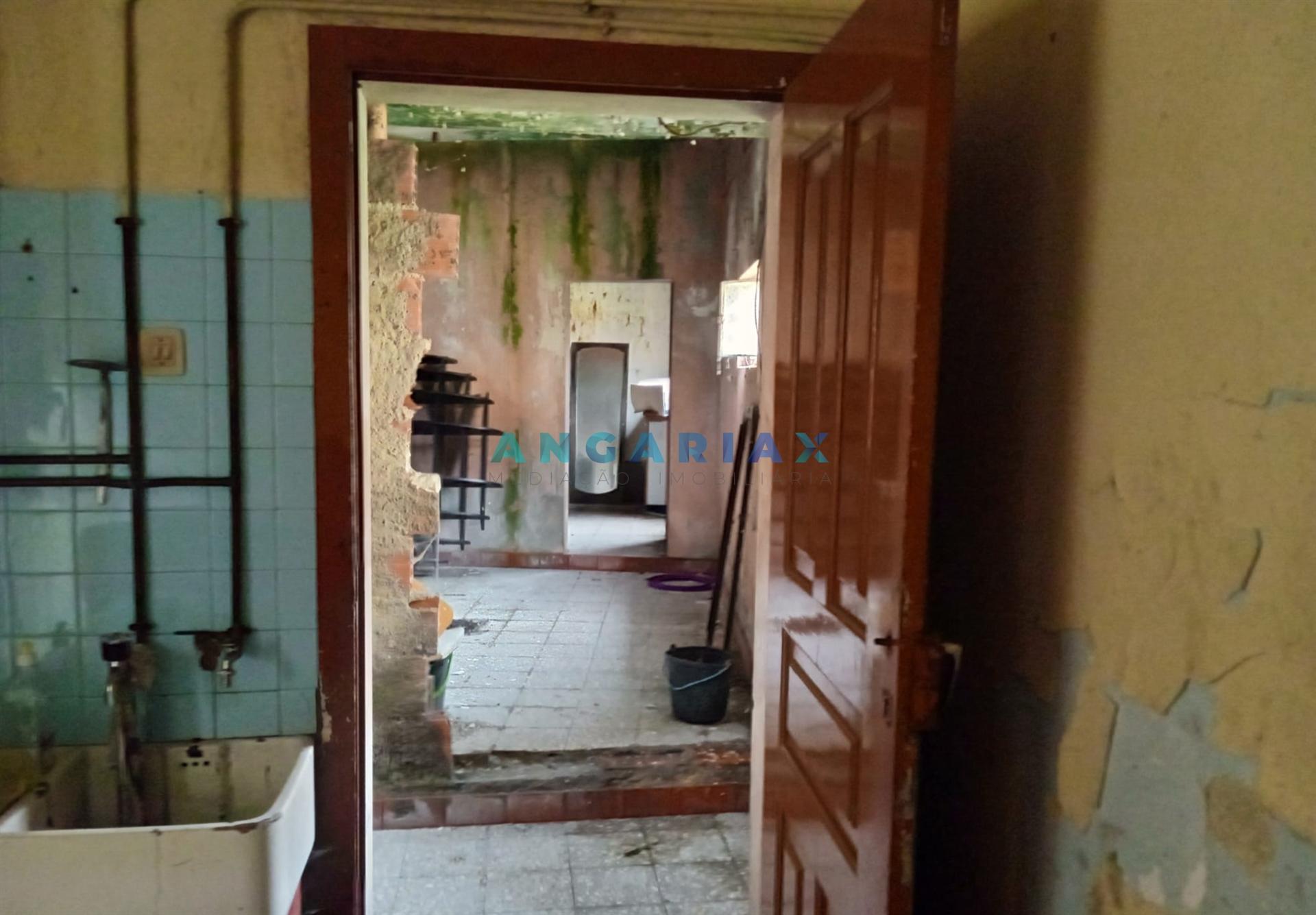 ANG1545 - Moradia T3 para Venda em Batalha