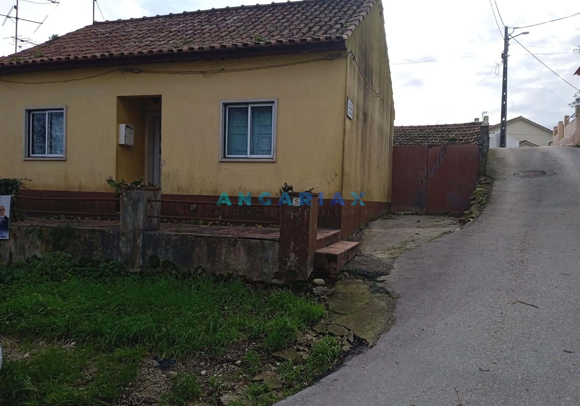 ANG1545 - Moradia T3 para Venda em Batalha