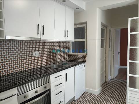 ANG1547 - Apartamento T3 para Arrendamento em Leiria