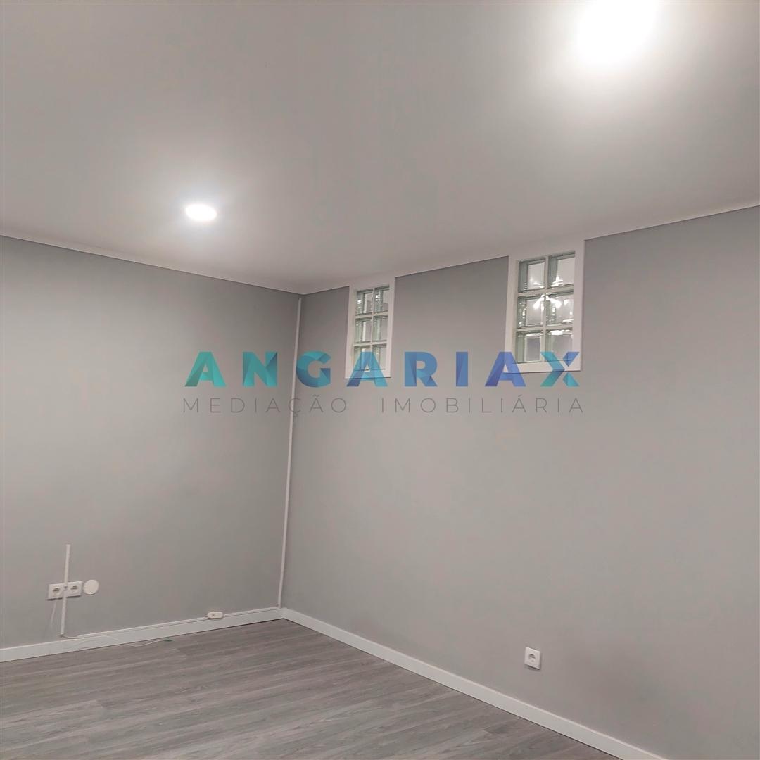 ANG1555 - Andar de Moradia T1 para Arrendamento em Mira de Aire, Porto de Mós