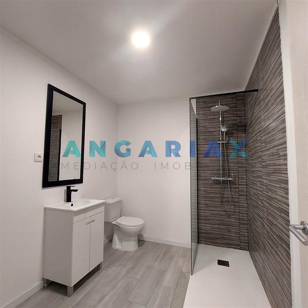 ANG1555 - Andar de Moradia T1 para Arrendamento em Mira de Aire, Porto de Mós