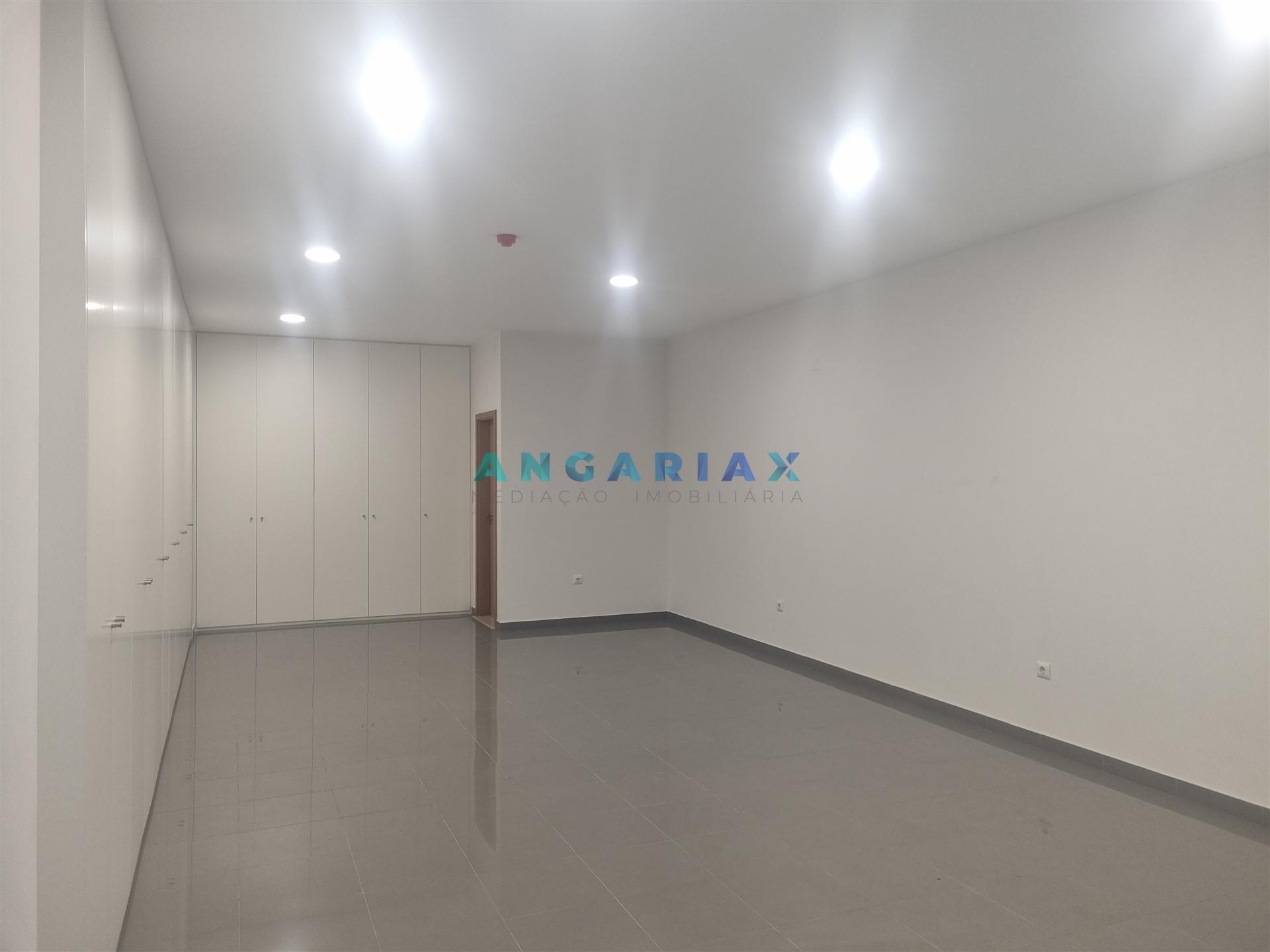 ANG1561 - Loja para Arrendamento em Beira-Rio, Leiria