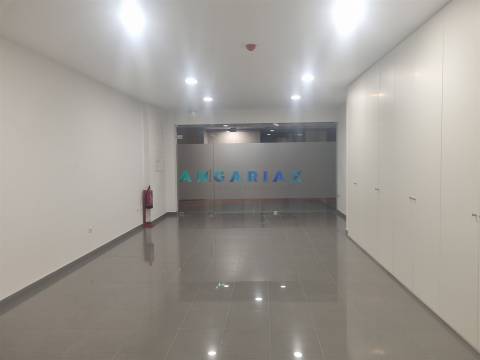 ANG1561 - Loja para Arrendamento em Beira-Rio, Leiria