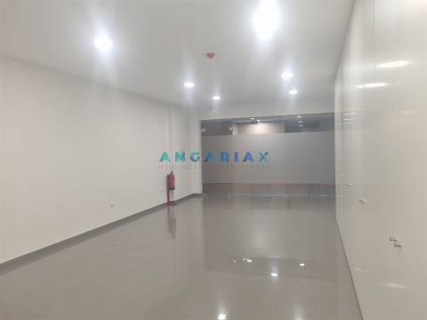 ANG1561 - Loja para Arrendamento em Beira-Rio, Leiria