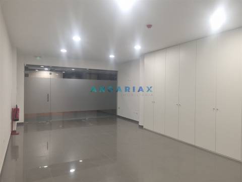 ANG1561 - Loja para Arrendamento em Beira-Rio, Leiria