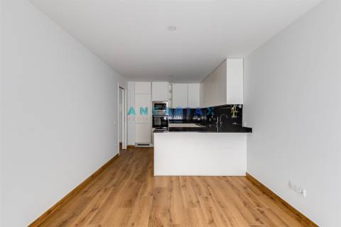 ANG1562 - Apartamento T1+1 para Arrendamento em Leiria