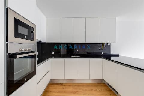 ANG1562 - Apartamento T1+1 para Arrendamento em Leiria