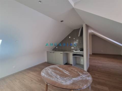 ANG1565 - Apartamento T2 para Venda em Leiria