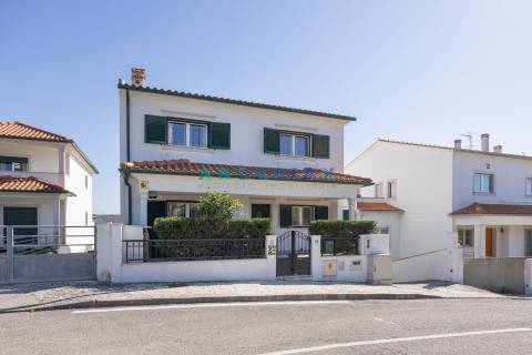 ANG1571 - Moradia T4+2 para Venda em Leiria