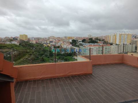 ANG1573 - Apartamento T2 Duplex para Venda em Lisboa