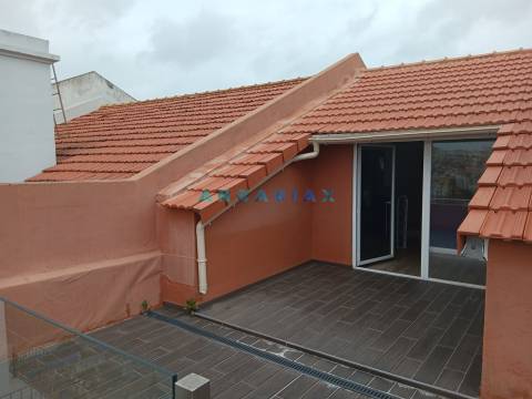 ANG1573 - Apartamento T2 Duplex para Venda em Lisboa