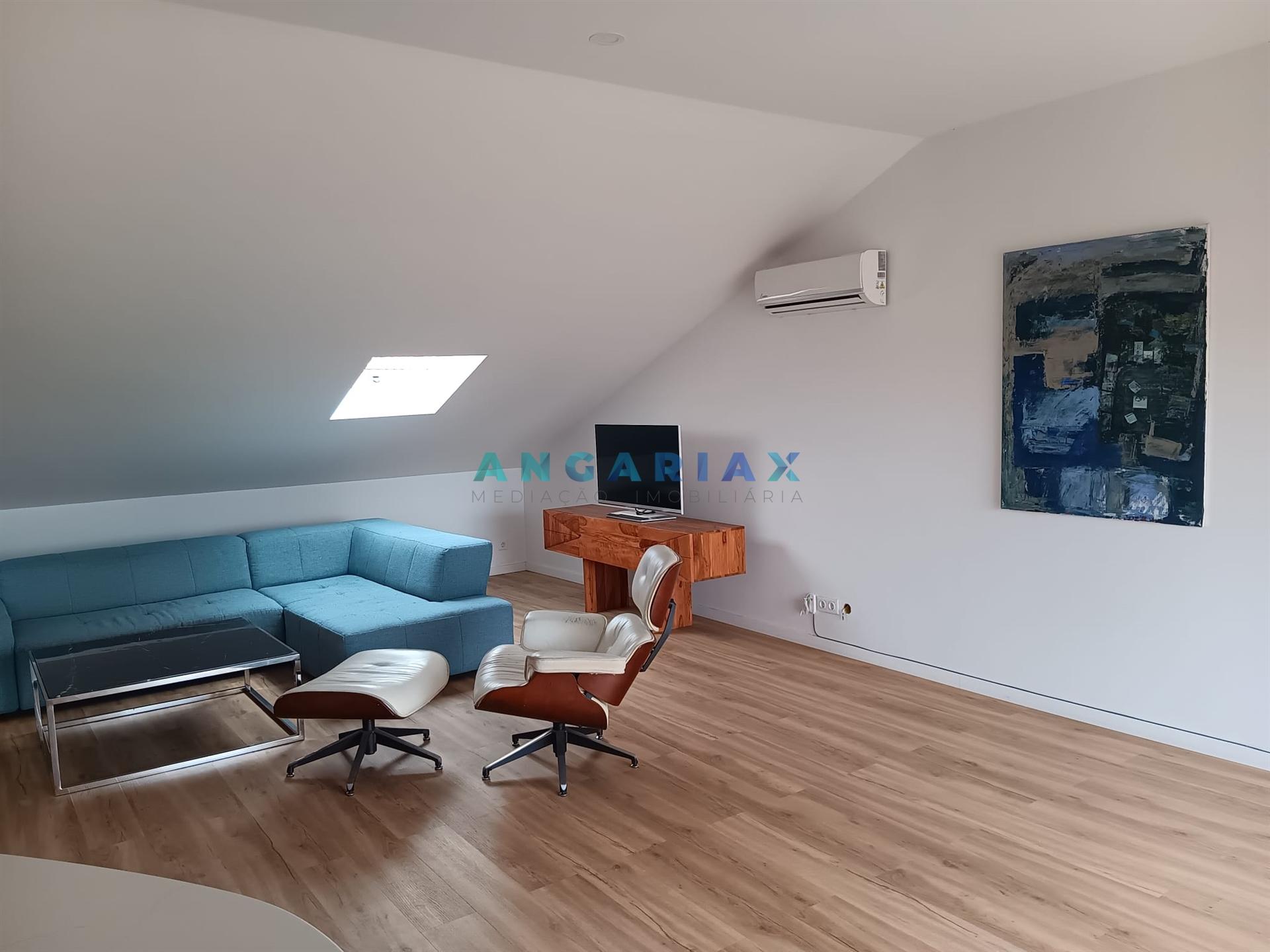 ANG1573 - Apartamento T2 Duplex para Venda em Lisboa
