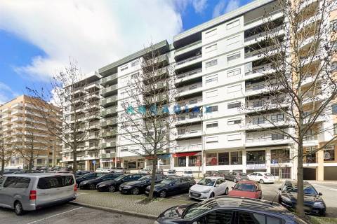 ANG1582 - Apartamento T3 para Venda na Avenida Marquês de Pombal, Leiria