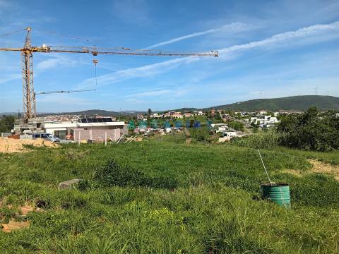 ANG1583 - Terreno para Venda em Leiria
