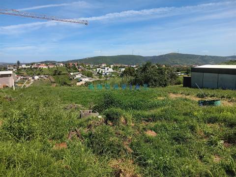 ANG1583 - Terreno para Venda em Leiria