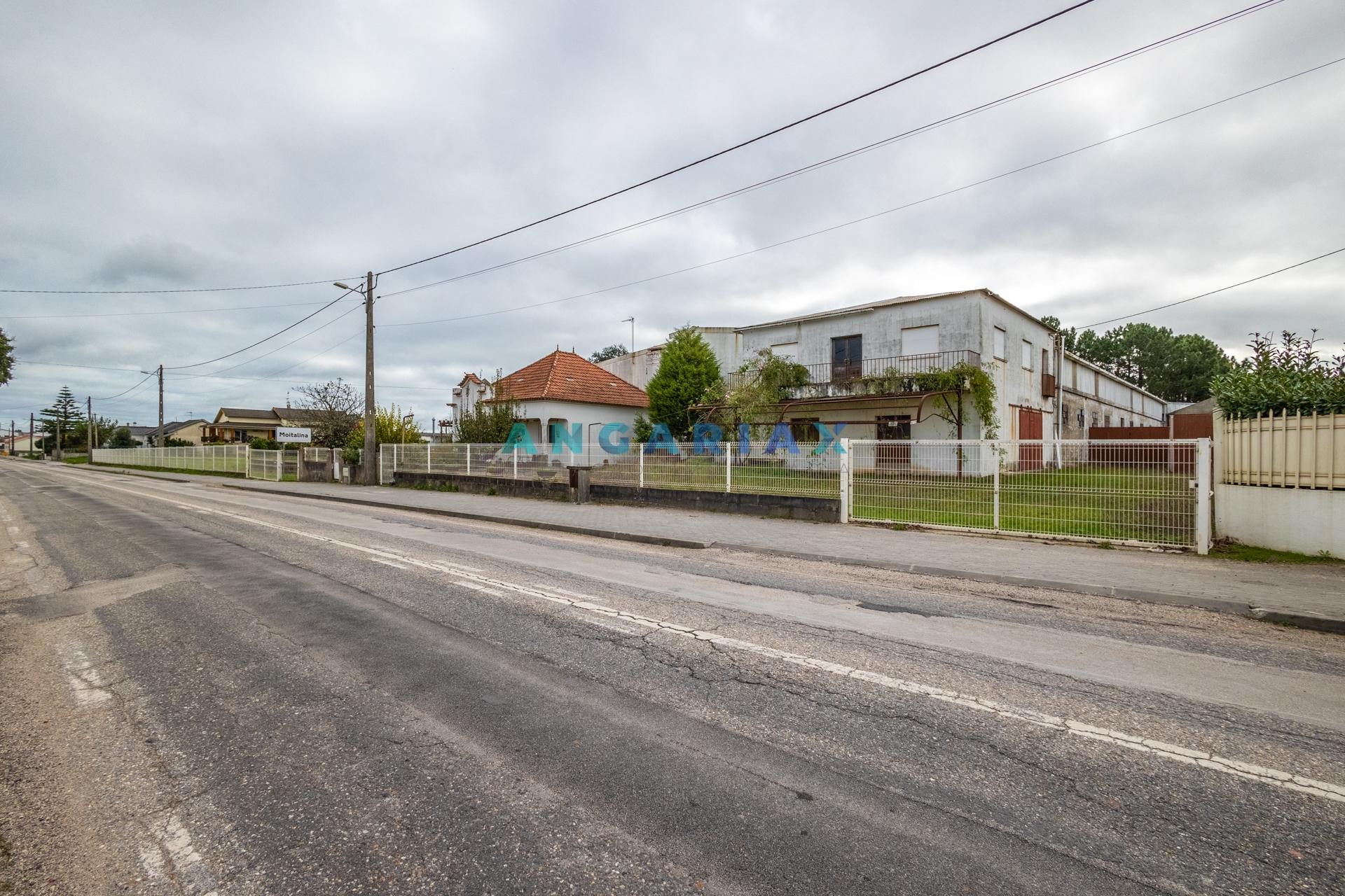 ANG1588 - Terreno com Moradia T3 e Pavilhão Industrial para Venda em Pedreiras, Porto de Mós