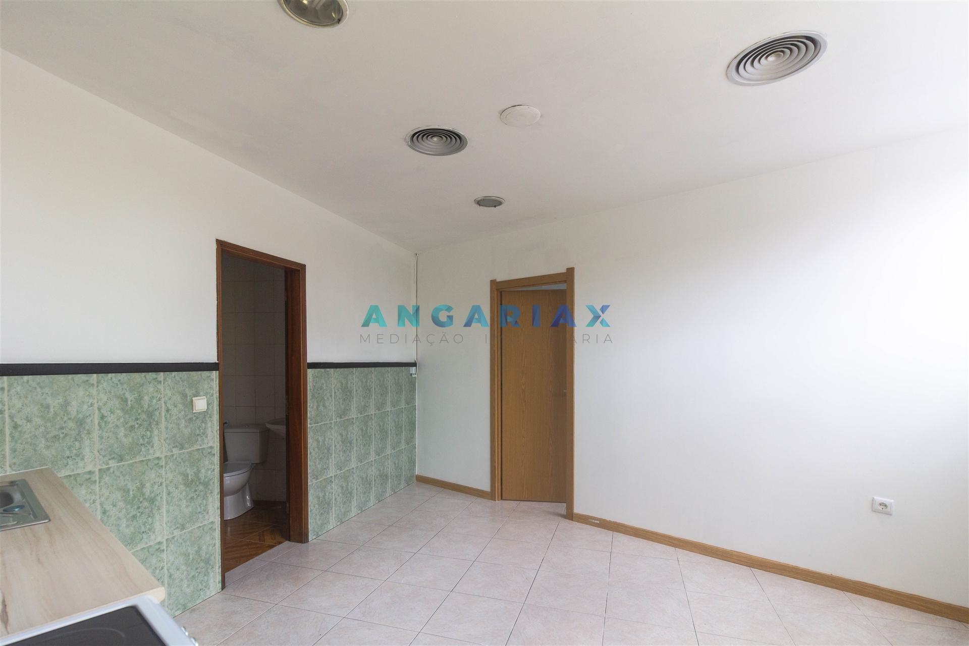 ANG1600 - Loja para Arrendamento em Marinha Grande