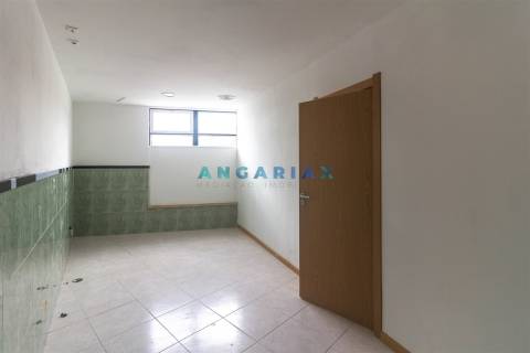 ANG1600 - Loja para Arrendamento em Marinha Grande