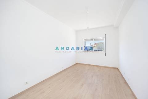 ANG1613 - Apartamento T3 à venda em Gândara dos Olivais, Leiria