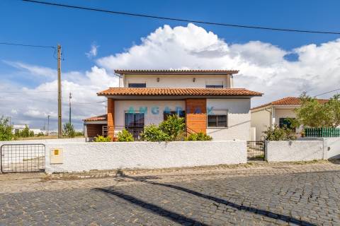 ANG1617 - Moradia T5 para Venda em Vieira de Leiria