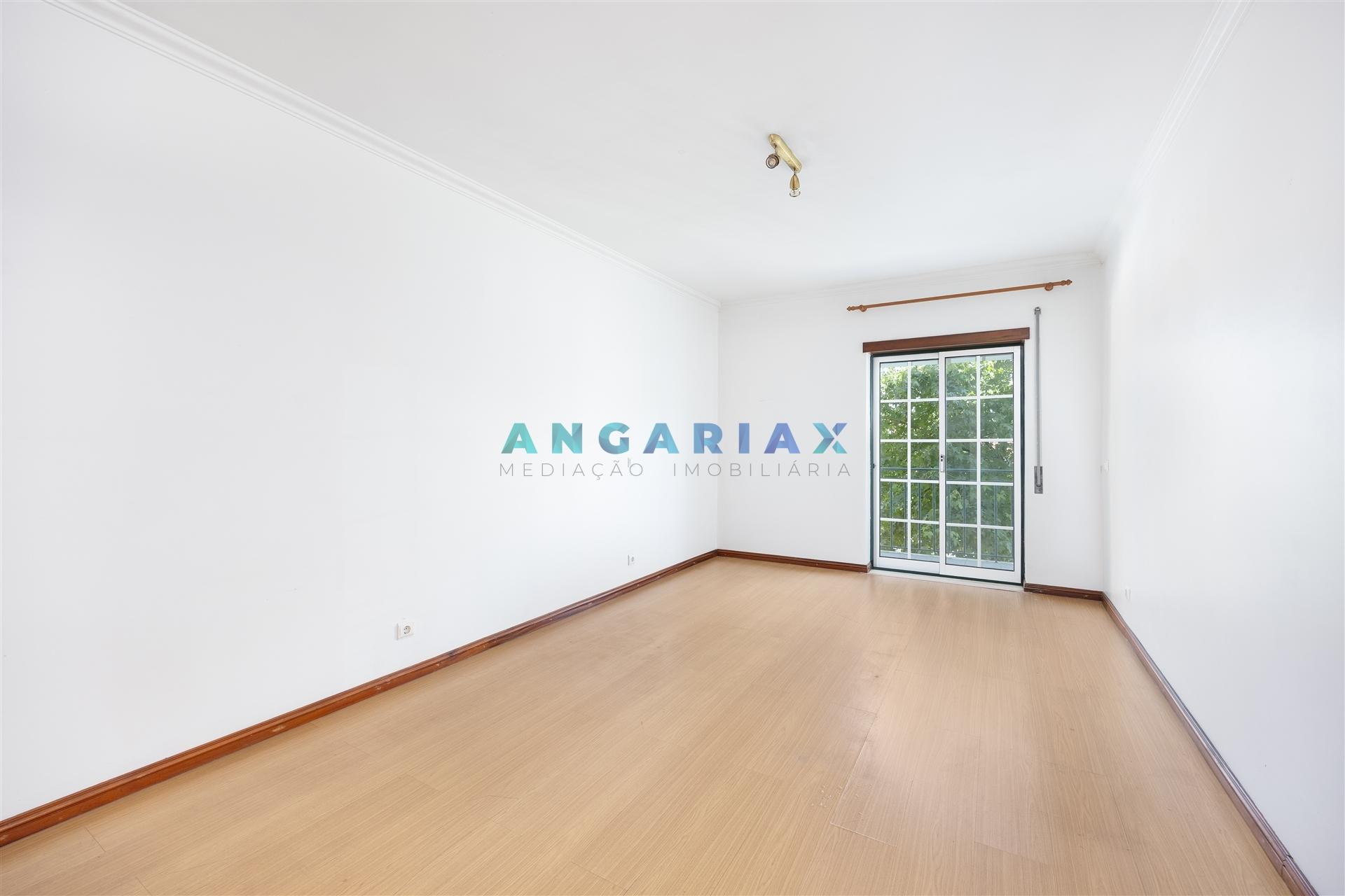ANG1627 - Apartamento T3 para Venda em Telheiro, Leiria
